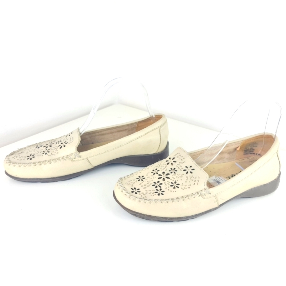 Mystique Women Leather Loafers Slip-On Flats Beige Size 9W